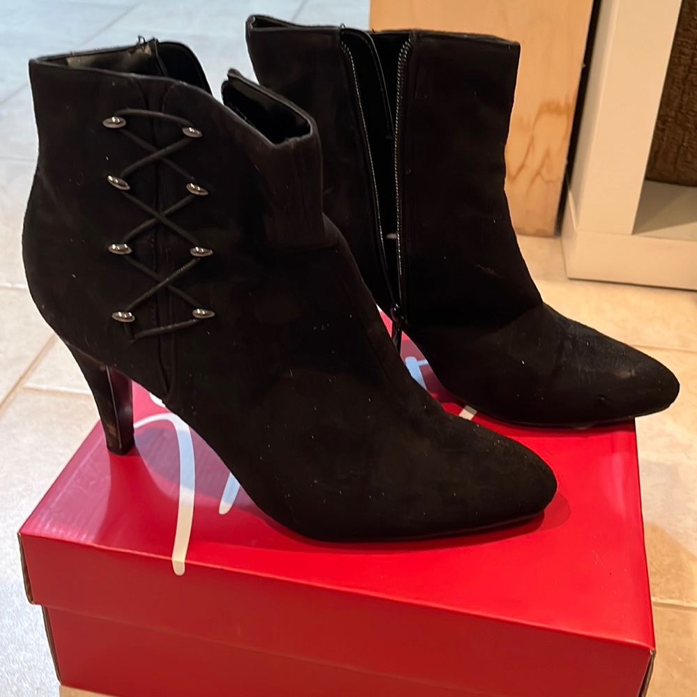 Impo stretch bootie with zip and cross cross detail
